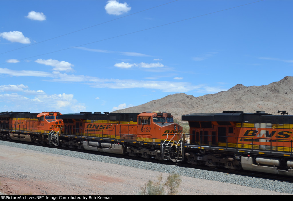 BNSF 6137